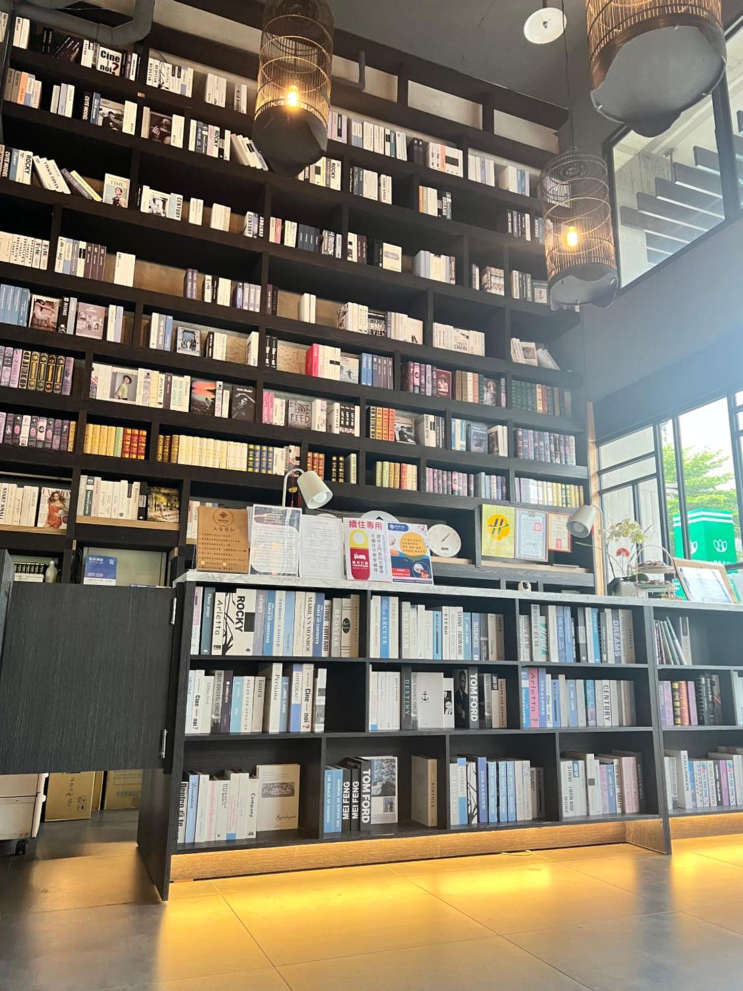Comin' Place Taichung Exterior photo